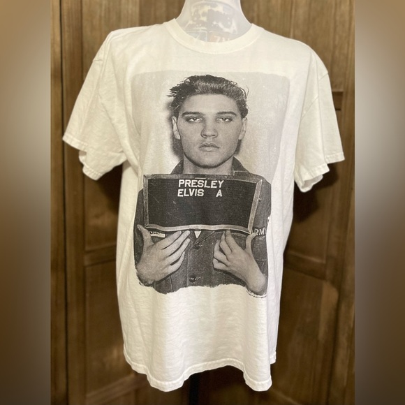 Gildan Tops - White Short Sleeve Tee with Elvis Presley Graphic
